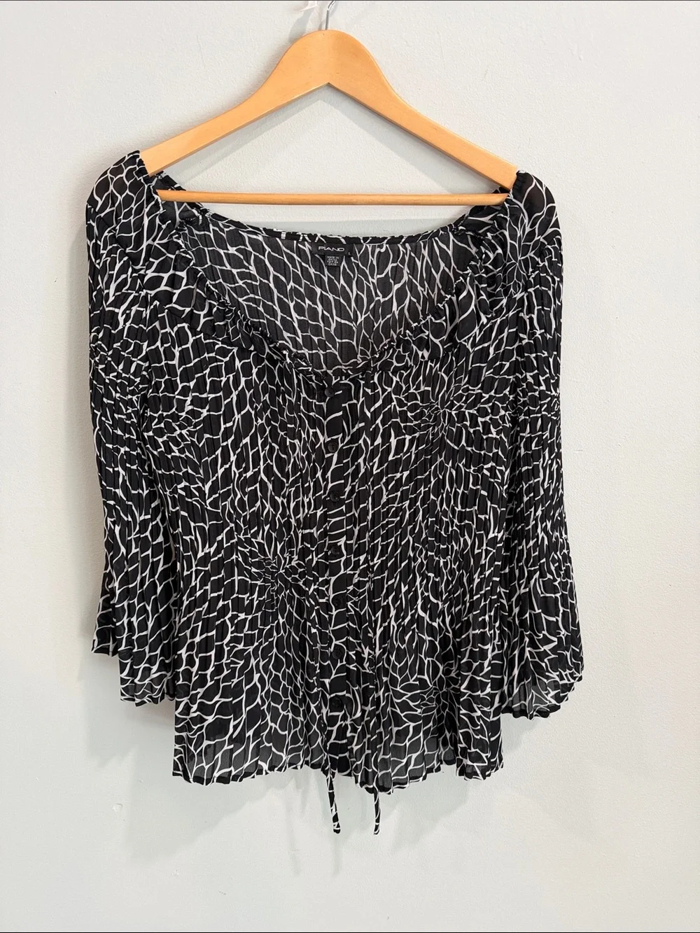 Chico's Black and White Printed Peasant Blouse. Adorable!